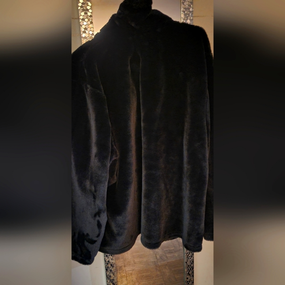 Fashionable waist lengh Faux fur